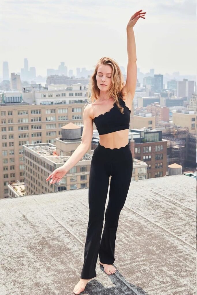 imgi_53_dynamic-one-shoulder-sports-bra-wiskii-36_936c2f68-a01e-4cda-99ff-fd2dc6a99566_700x