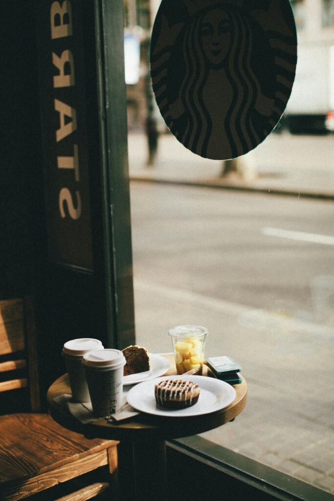 A table with coffee and cake in the coffee shop